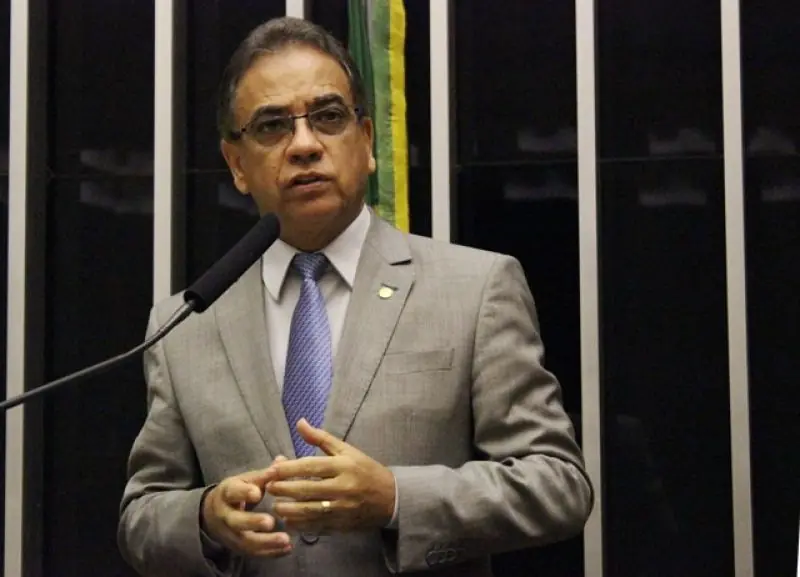 Ronaldo Fonseca discursando no plenário